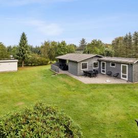 Awesome Home In Farsø With House A Panoramic View, Hotel in Farsø