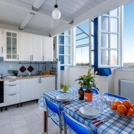 GuestHost - Seaview Flat in front of the Beach, hôtel à Calambrone