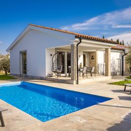 Oliva Serenity Pool Apartment