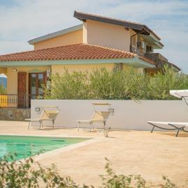 Appartamento Posada 6 posti letto con piscina e parcheggio vicino al mare
