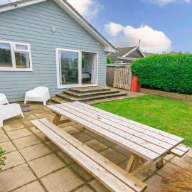 Swallows Beach Chalet Sleeps 6 Walk to the Beach