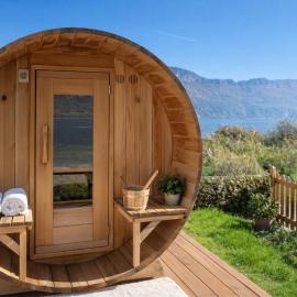 Elvire - Cottage Romantique avec Sauna & bord de plage, hotel em Conjux