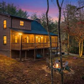 The Cabin Kingdom - Fun for kids and adults, hotel in Blairsville