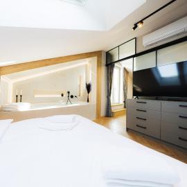 StayPrime Apartments 2, historic centrum, panorama, free wifi, jacuzzi, parking, hotel in Banská Bystrica
