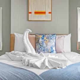 Spacious 5 Bedroom Home Large Families and Groups, hotel in Worcester