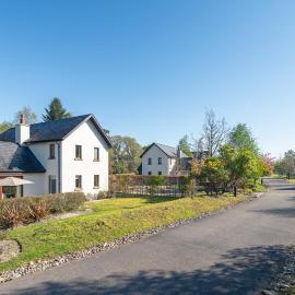4 bedroom home with pool access. Sleeps 8, hotel en Kenmare
