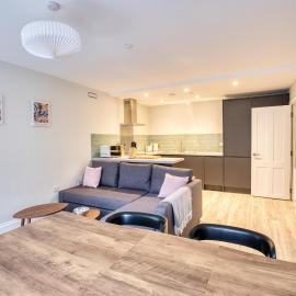 Cheltenham Stay, 8 Private Self-Contained Apartments by mySTAYINN, hotel in Cheltenham