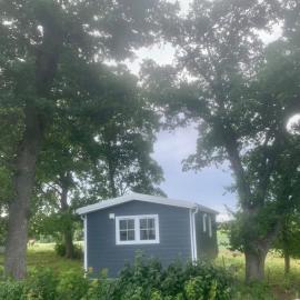 Cozy accommodation on horse farm, hotel din Alunda