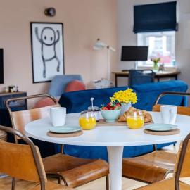 Seaside 2Bed En-suite Flat, Parking by Adliv