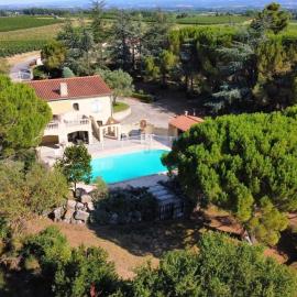 Villa au calme - piscine, ping pong, Jardin 8000m²