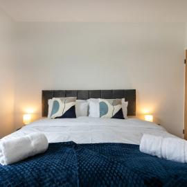 Peaceful 3 Bedrooms - Free Parking - High Speed WiFi - Sleeps 4, hotel din Boultham