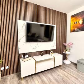 Moderne Ferienwohnung mit 2 Schlafzimmern & Hofparkplatz&Garten、Böhlenのホテル