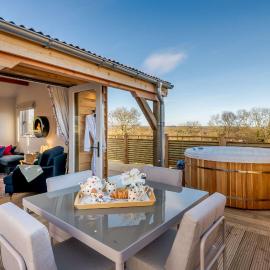 Yorkshire Dales Retreat with Hot Tub & Garden, hotel in Finghall