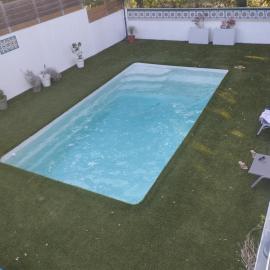 appartement 2 chambres dans maison avec piscine: Saint-Aunès şehrinde bir otel