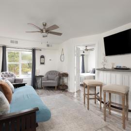 3 Mi to Miramar Beach! Chic Condo w/ Pool Access