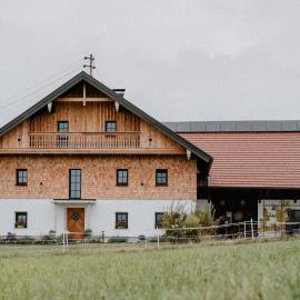 Furtlhof mit Privatbadeplatz am Irrsee, hotel u gradu Štrasvalhen