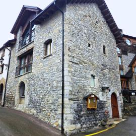 Viesnīca HOTEL EL Alboroque pilsētā Tramakastilja de Tena