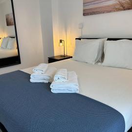 Go4Portugal - Dinis - Luxe Condo with Pool, Airco, Seaview with two Balcony, hotel sa Albufeira