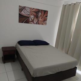 Apt privativo completo no centro, 3 vagas, auto check in, garagem, rua sossegada, local confortável E1, hotel a Jequié