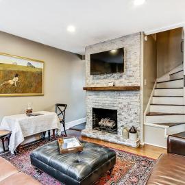 Cozy & Historic Gem - Free Parking Patio -Sleeps 6