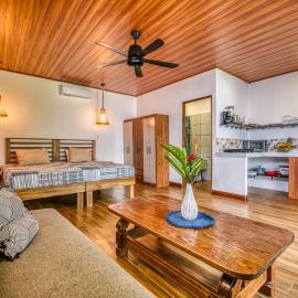 Beachfront Studio - Direct Beach Access - Fast Wifi & AC