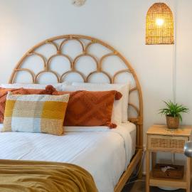 Oceanview Beach Shack with Pool & Walk to Dining, hotel in Aldinga Beach