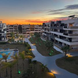 Stunning Penthouse Apartment - sea views, spa, gym
