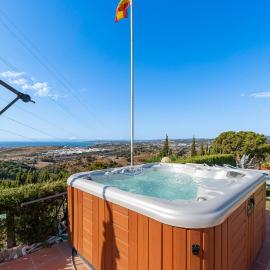 Villa Roca One-Bedroom Flat Dormitory room, hotel i Estepona