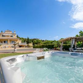 Cozy 1-Bedroom Retreat Dormitory room Villa Roca, hotel i Estepona