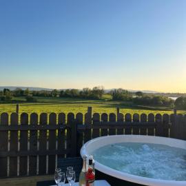Erne View Lodge, hotel in Lisnaskea