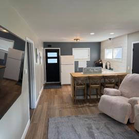 Home away from home with private yard, hotel a Lancaster