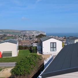 Stunning Caravan with uninterrupted panoramic coastal views at Swanage Coastal Park, hotel in Swanage