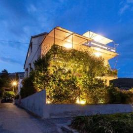 Seaside house with a swimming pool Komiza, Vis - 25294