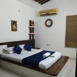 corporate Guest house, hotel in Turkapally