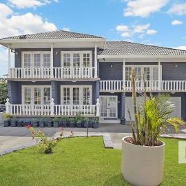 Luxury Waterfront Getaway