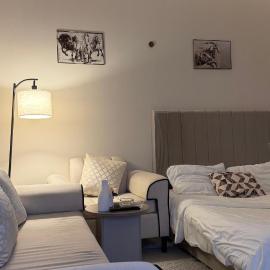 استديو هادئ ودخول ذاتي – hotel w mieście Al-Chardż