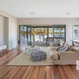 Adrift - Waterfront entertainer with Shared Jetty!
