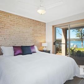 The Waterfront, hotel a Summerland Point
