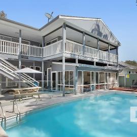 The Place, hotel a Summerland Point