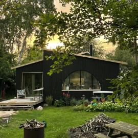 Tiny House Around Copenhagen And Nature – hotel w mieście Dragør