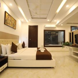 Hotel Arrya Inn, khách sạn ở Nāi