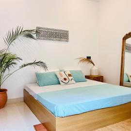 Prithvi Hotel - Aesthetic Room in upper tapovan with TV, AC and free airport pickup for 7 or more nights bookings, hotel a Rishīkesh