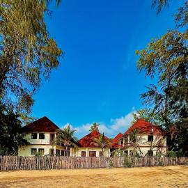 CAAA Youth Hostel, hotel em Kibanguni