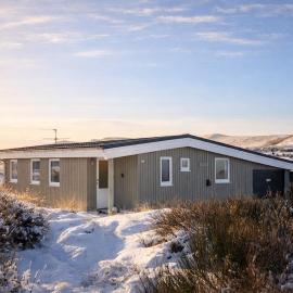 Newly renovated spa cottage 300 m from the North Sea, hótel í Hvide Sande