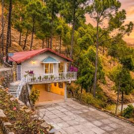 StayVista's Destine Cottage - 2BHK with Mountain View & Terrace