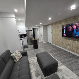 Cozy 2 Bedroom basement Suite, khách sạn ở Calgary