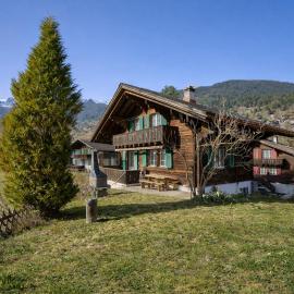 Cozy traditional Chalet, Stunning Mountain Views
