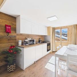 Apartment near Zermatt with Stunning Views، فندق في راندا
