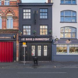 GuestReady - Rose and Monkey