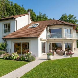 Villa de Prestige Vue Lac & Alpes 6 Chambres 20 min Genève, hotel in Divonne-les-Bains